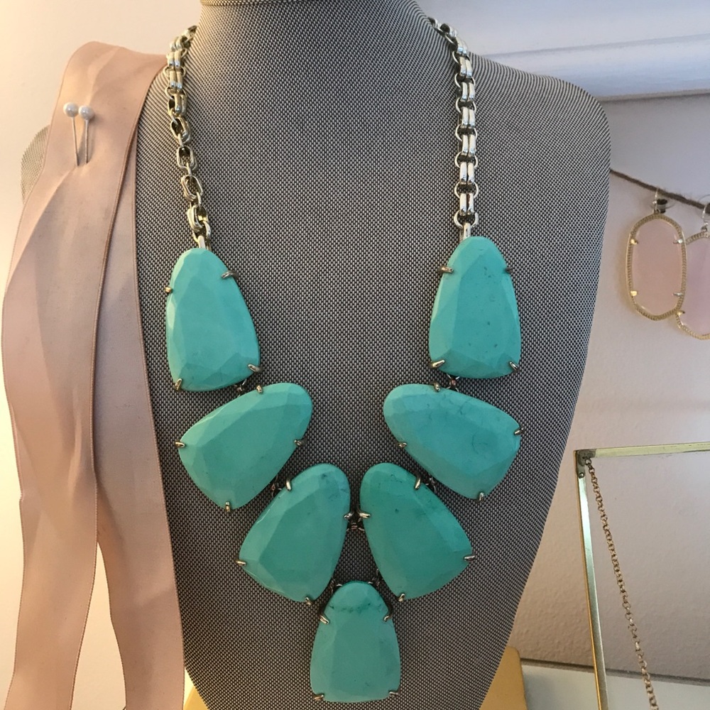 Kendra Scott “Harlow” necklace